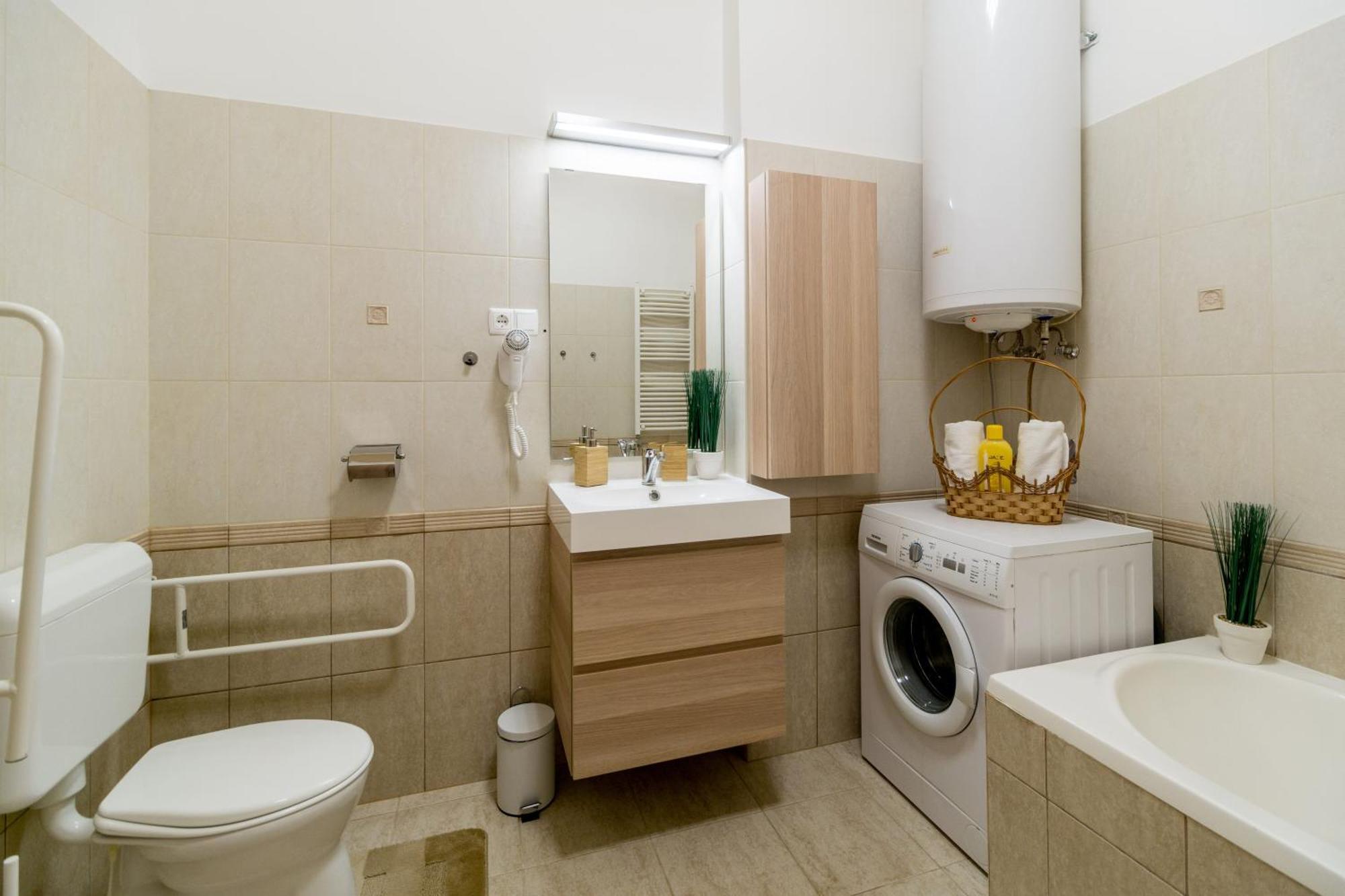 Exlcusive & City Central Located Suite By Prestige Homes Budapest Exterior photo