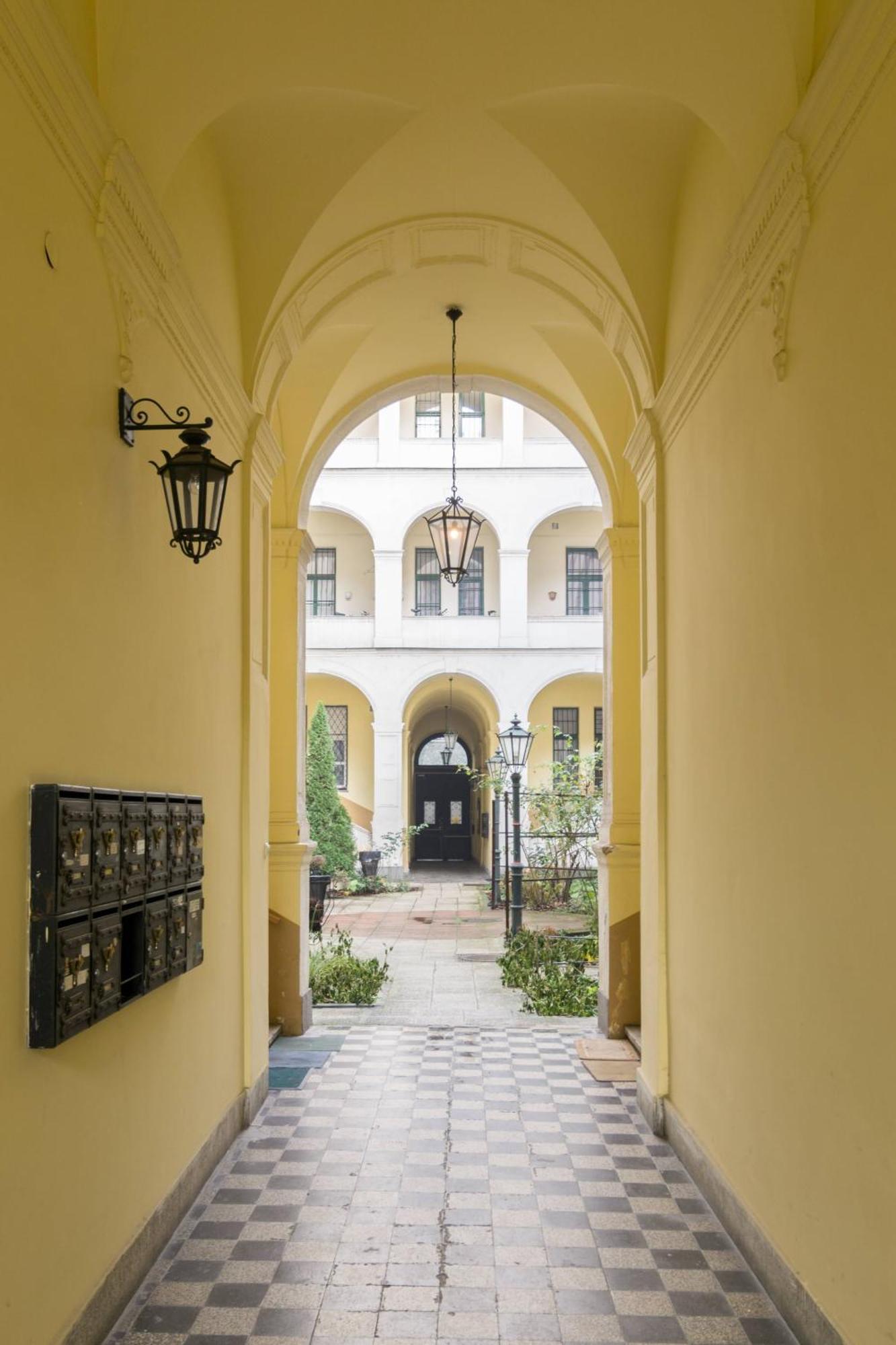 Exlcusive & City Central Located Suite By Prestige Homes Budapest Exterior photo